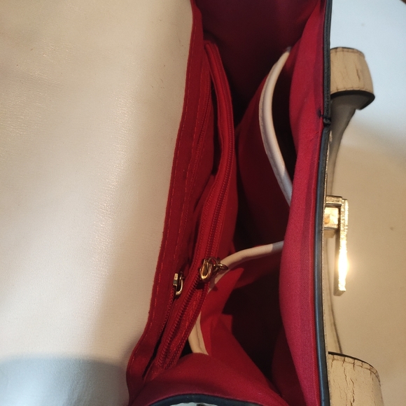 White and black spacious bag - Picture 7 of 16